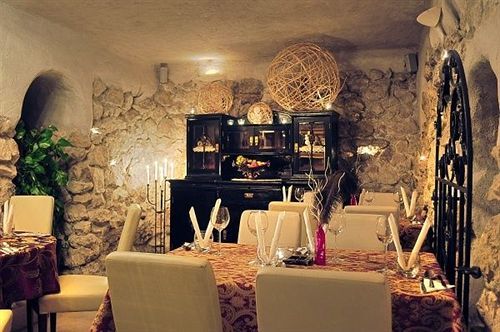 Ester Hotel